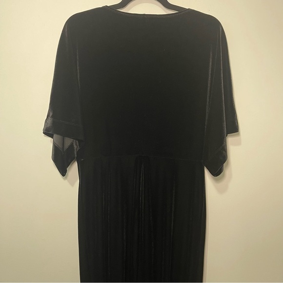 Express Women’s Black Velvet Faux Wrap holiday Midi Dress Size L Short Sleeve - Picture 9 of 10